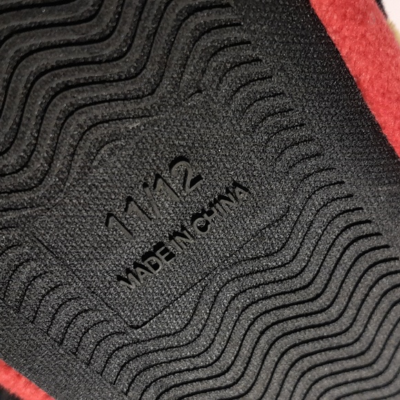 Girls Minney Mouse Slippers - Picture 3 of 3